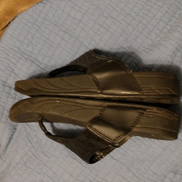 Step & Shape Flip Flops! - Picture 4 of 4